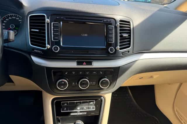 Volkswagen Sharan (2013) thumbnail 6