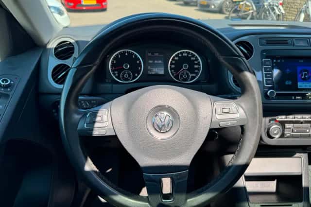 Volkswagen Tiguan (2014) thumbnail 4