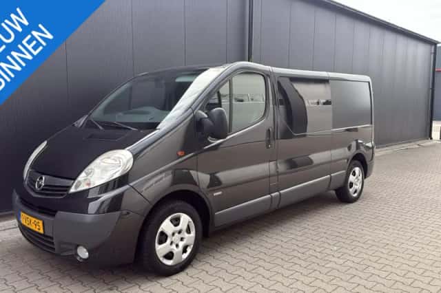 Opel Vivaro (2011) thumbnail 1
