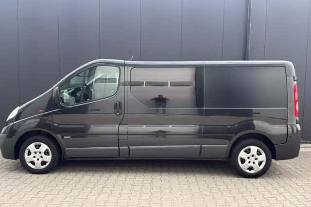 Opel Vivaro (2011) thumbnail 3