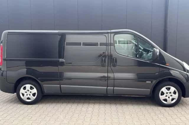 Opel Vivaro (2011) thumbnail 5