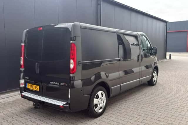 Opel Vivaro (2011) thumbnail 6
