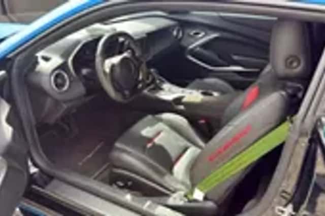 Chevrolet Camaro (2016) thumbnail 2