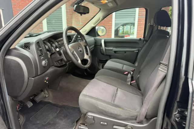 GMC Sierra (2013) thumbnail 2