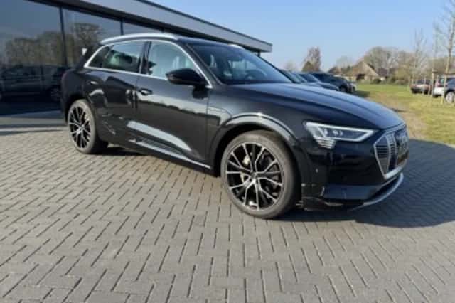 Audi e-tron (2019) thumbnail 1