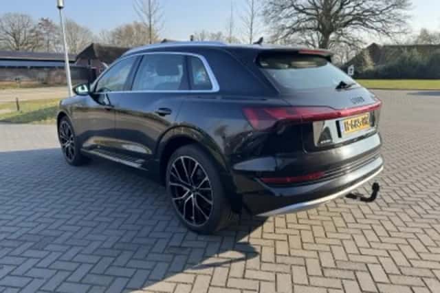Audi e-tron (2019) thumbnail 5