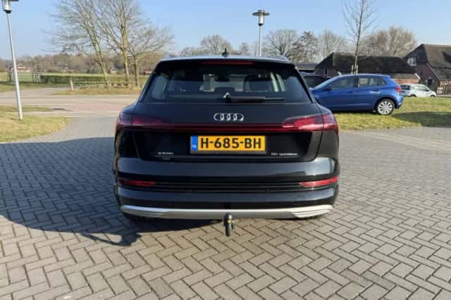 Audi e-tron (2019) thumbnail 6