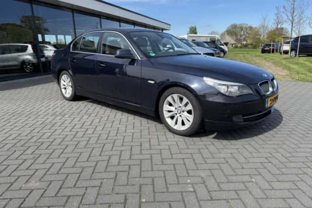 BMW 5-Serie (2011) thumbnail 2