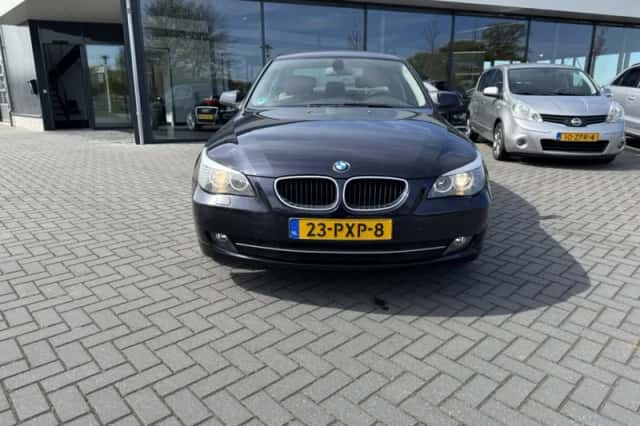 BMW 5-Serie (2011) thumbnail 3