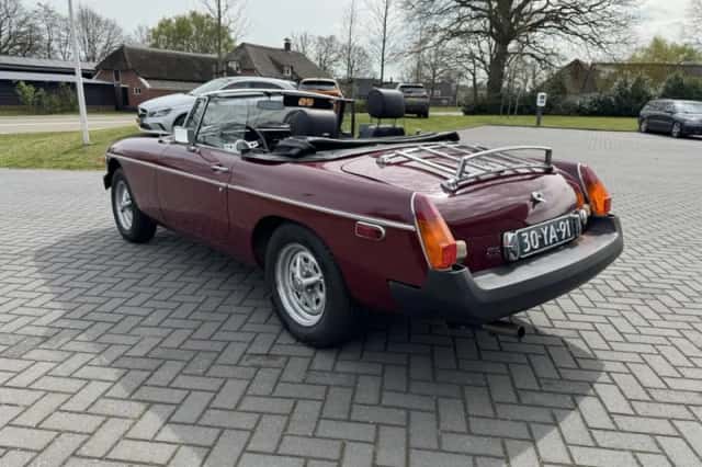 MG B (1977) thumbnail 5