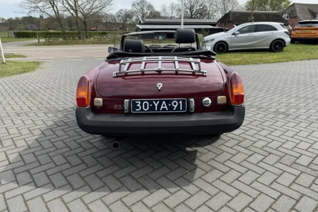 MG B (1977) thumbnail 6