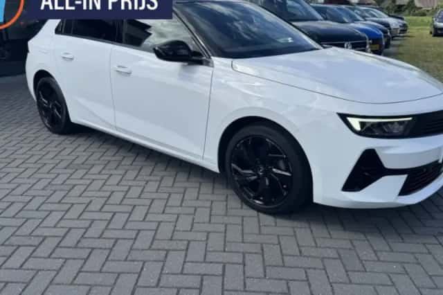 Opel Astra (2023) thumbnail 1