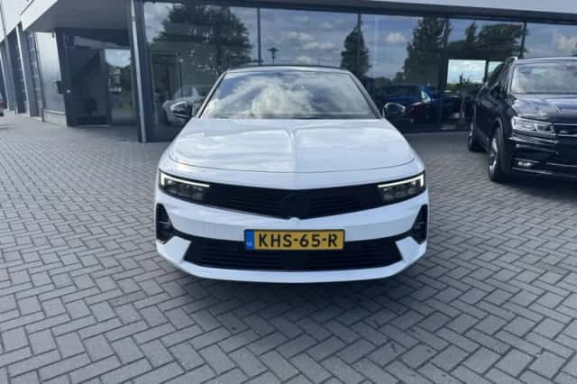 Opel Astra (2023) thumbnail 3