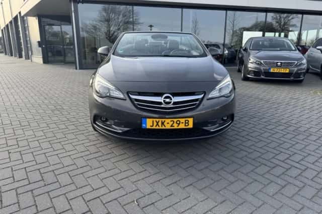 Opel Cascada (2013) thumbnail 3