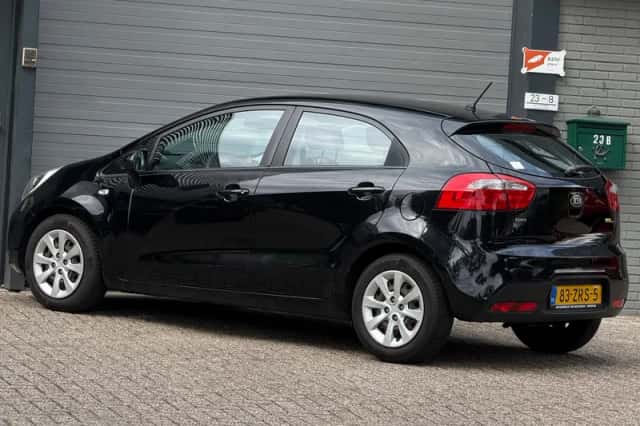 Kia Rio (2013) thumbnail 1