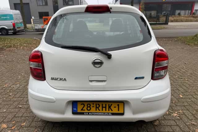 Nissan Micra (2011) thumbnail 4