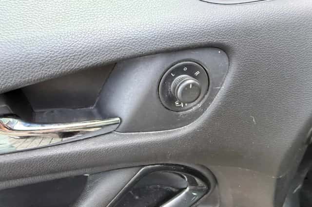 Opel Zafira (2018) thumbnail 2