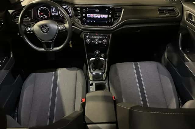 Volkswagen T-Roc (2019) thumbnail 2