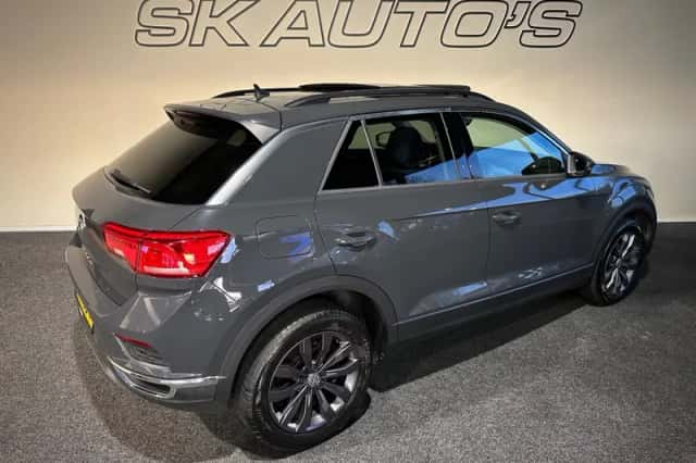 Volkswagen T-Roc (2019) thumbnail 3