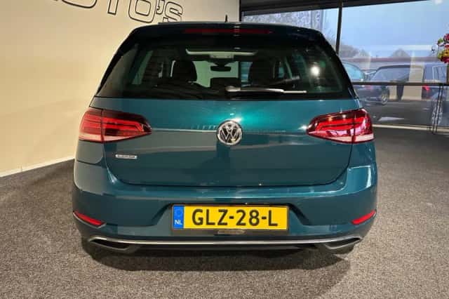 Volkswagen Golf (2017) thumbnail 4