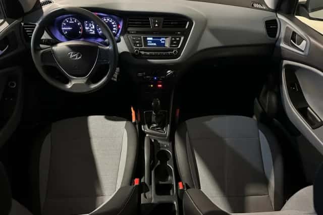 Hyundai i20 (2015) thumbnail 2