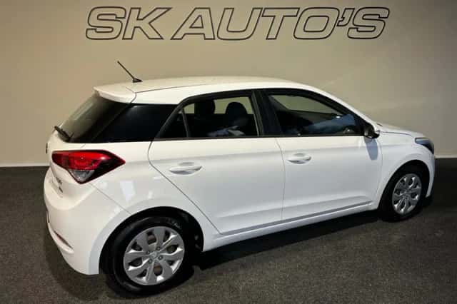Hyundai i20 (2015) thumbnail 3