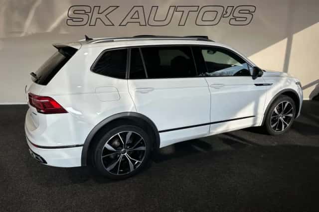 Volkswagen Tiguan (2021) thumbnail 3