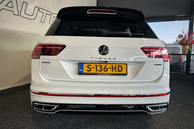 Volkswagen Tiguan (2021) thumbnail 4