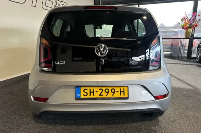 Volkswagen Up (2018) thumbnail 4