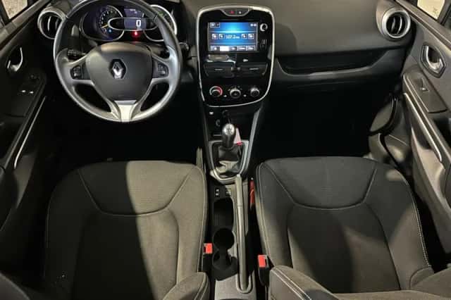 Renault Clio (2015) thumbnail 2