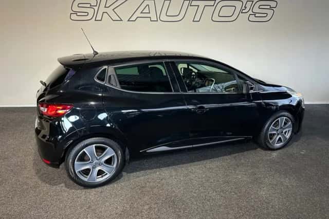 Renault Clio (2015) thumbnail 3