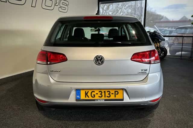 Volkswagen Golf (2015) thumbnail 4