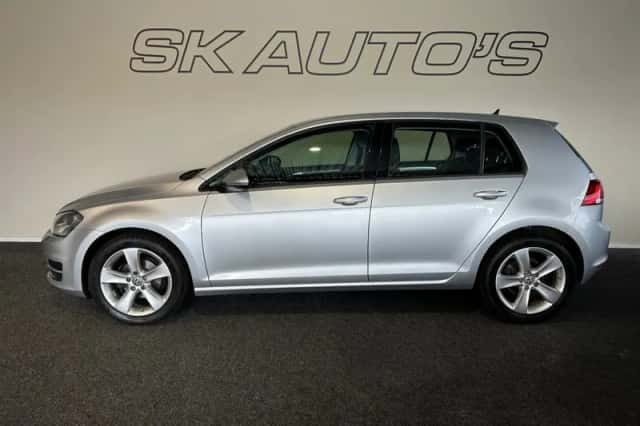 Volkswagen Golf (2015) thumbnail 5