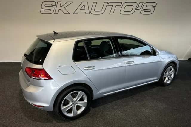 Volkswagen Golf (2015) thumbnail 6