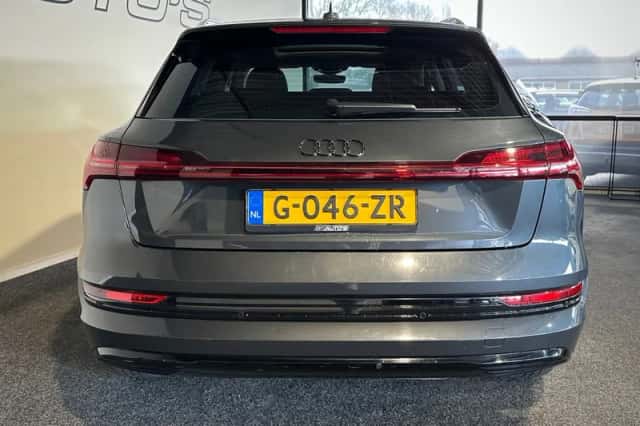 Audi e-tron (2019) thumbnail 4