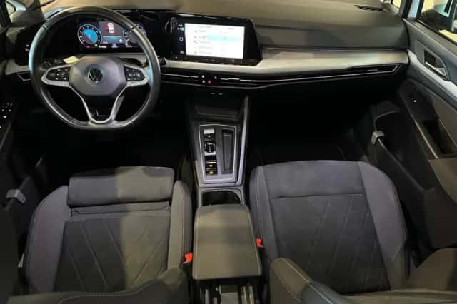 Volkswagen Golf (2021) thumbnail 2