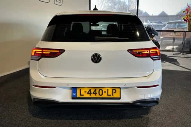 Volkswagen Golf (2021) thumbnail 4