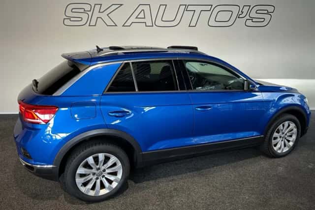 Volkswagen T-Roc (2018) thumbnail 3