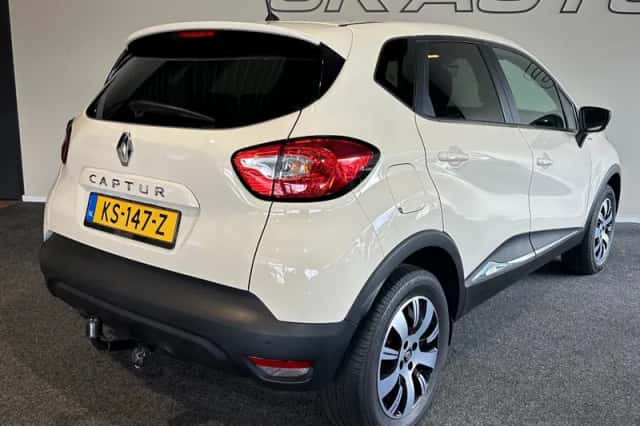 Renault Captur (2016) thumbnail 3