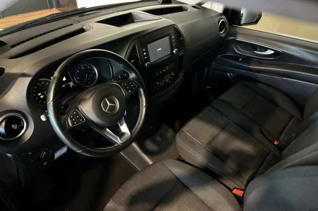 Mercedes-Benz Vito (2020) thumbnail 2