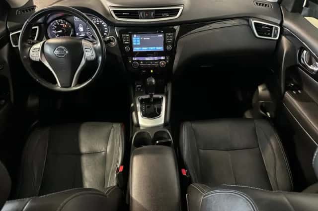 Nissan Qashqai (2015) thumbnail 2