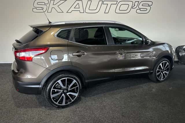 Nissan Qashqai (2015) thumbnail 3