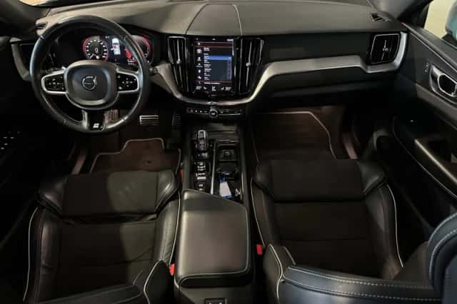 Volvo XC60 (2018) thumbnail 2