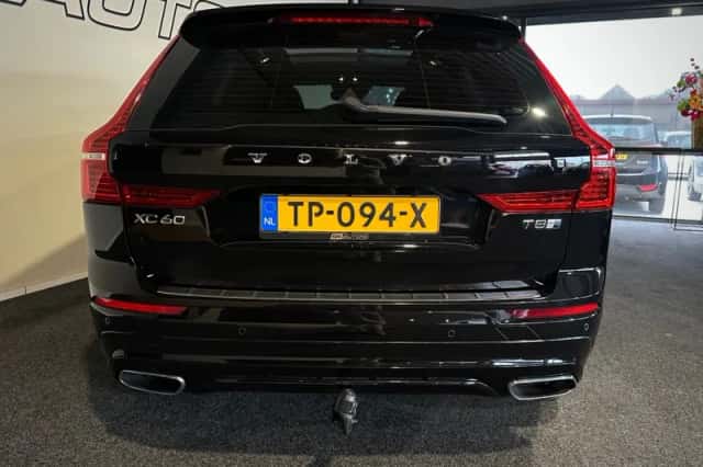 Volvo XC60 (2018) thumbnail 4