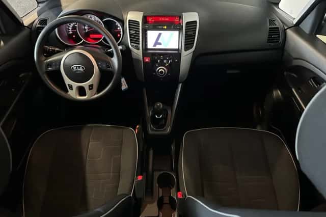 Kia VENGA (2011) thumbnail 2