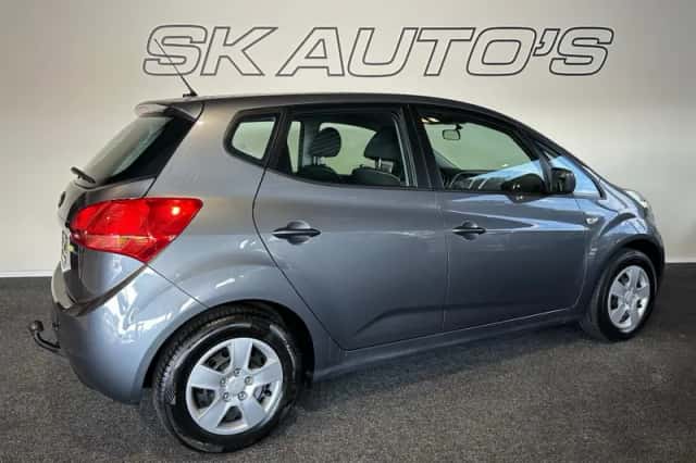 Kia VENGA (2011) thumbnail 3