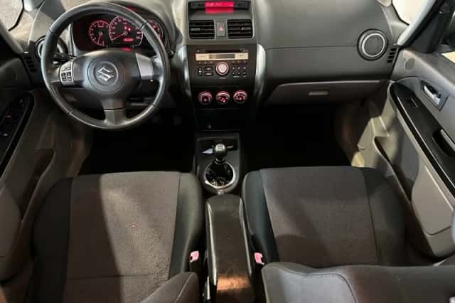 Suzuki SX4 (2007) thumbnail 2