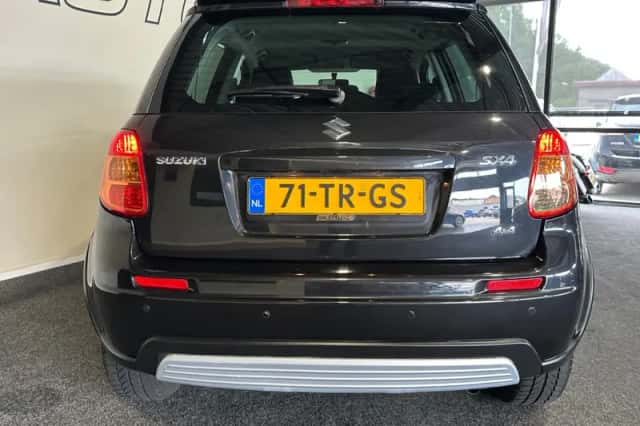 Suzuki SX4 (2007) thumbnail 4