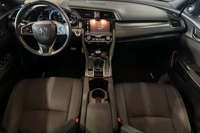 Honda Civic (2018) thumbnail 2