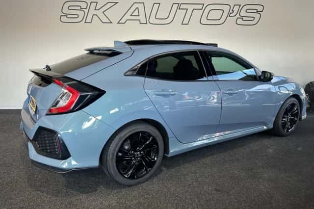 Honda Civic (2018) thumbnail 3